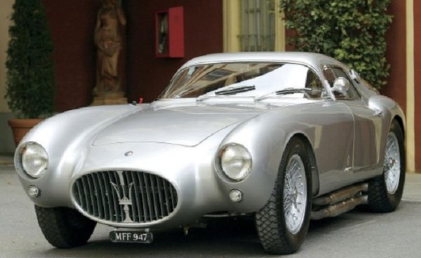 Серията A6G се превърна в състезателен автомобил на Maserati. То даде много популярни  дизайни на каросерии, сред най-добрите от които изящното купе GCS на Pininfarina. Деликатна линия, мощността на неговия 2,0-литров шестцилиндров мотор се подчертават от оригиналната двойка ауспуси със страничен изход.
